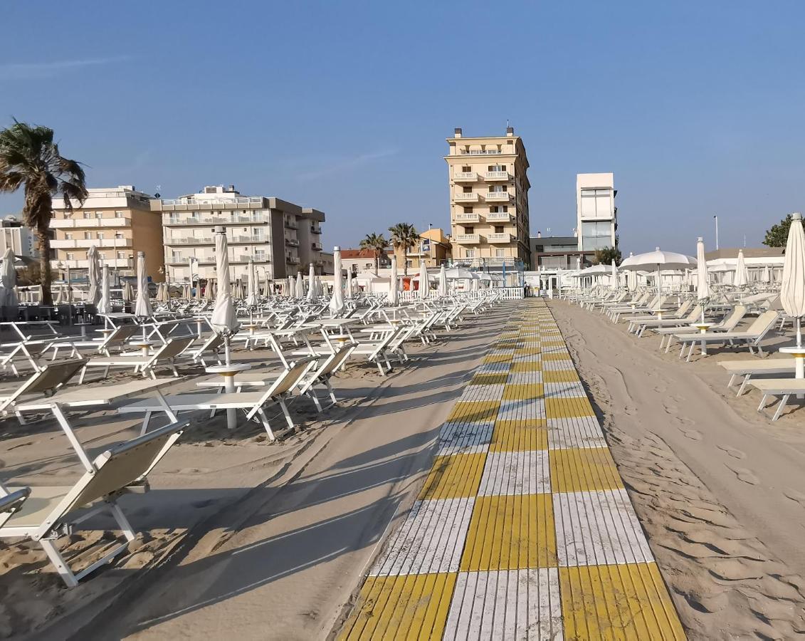 מיסאנו אדריאטיקו Hotel Tivoli מראה חיצוני תמונה